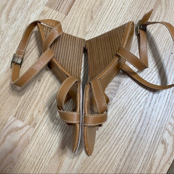 Banana Republic Leather Wedge Sandals Sz 9 1/2 Tan Women’s Open Toe Heels - Picture 4 of 7